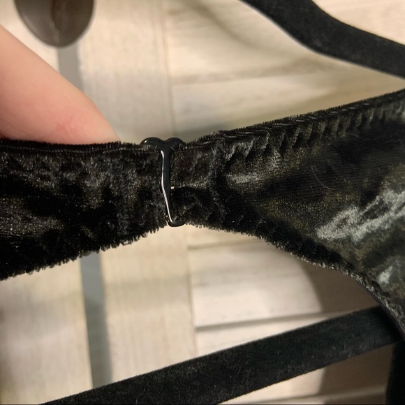 Victoria’s Secret Black Crushed Velvet Plunge Deep V Neck Body Suit New Sz M - Picture 7 of 15